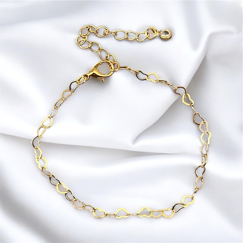 Women’s 14k gold plated heart 6.5 inch bracelet with 2 inch extender - Picture 2 of 5